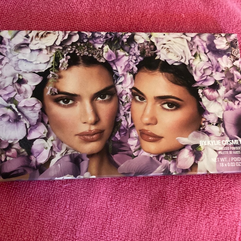 Kylie x Kendall eyeshadow palette NEW!